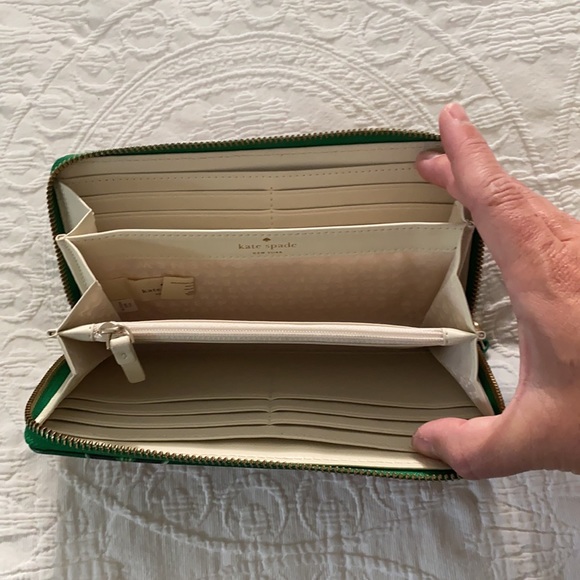 Kate Spade Flower Wallet - Picture 4 of 5